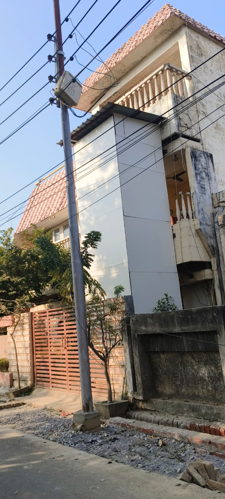 1800 sqft house for sale in Aliganj Sector C